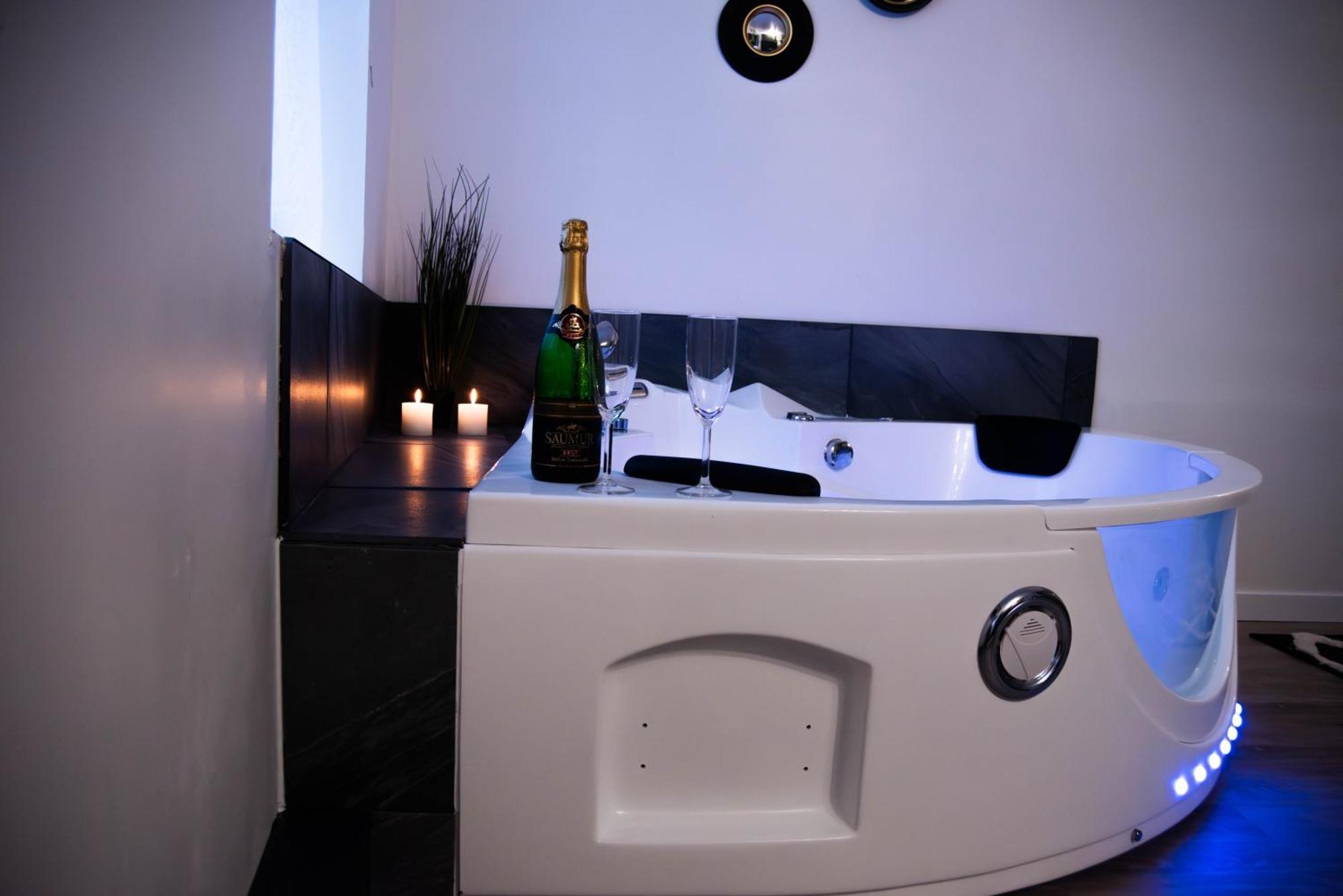 Suite Romantique Jacuzzi 穆兰 外观 照片